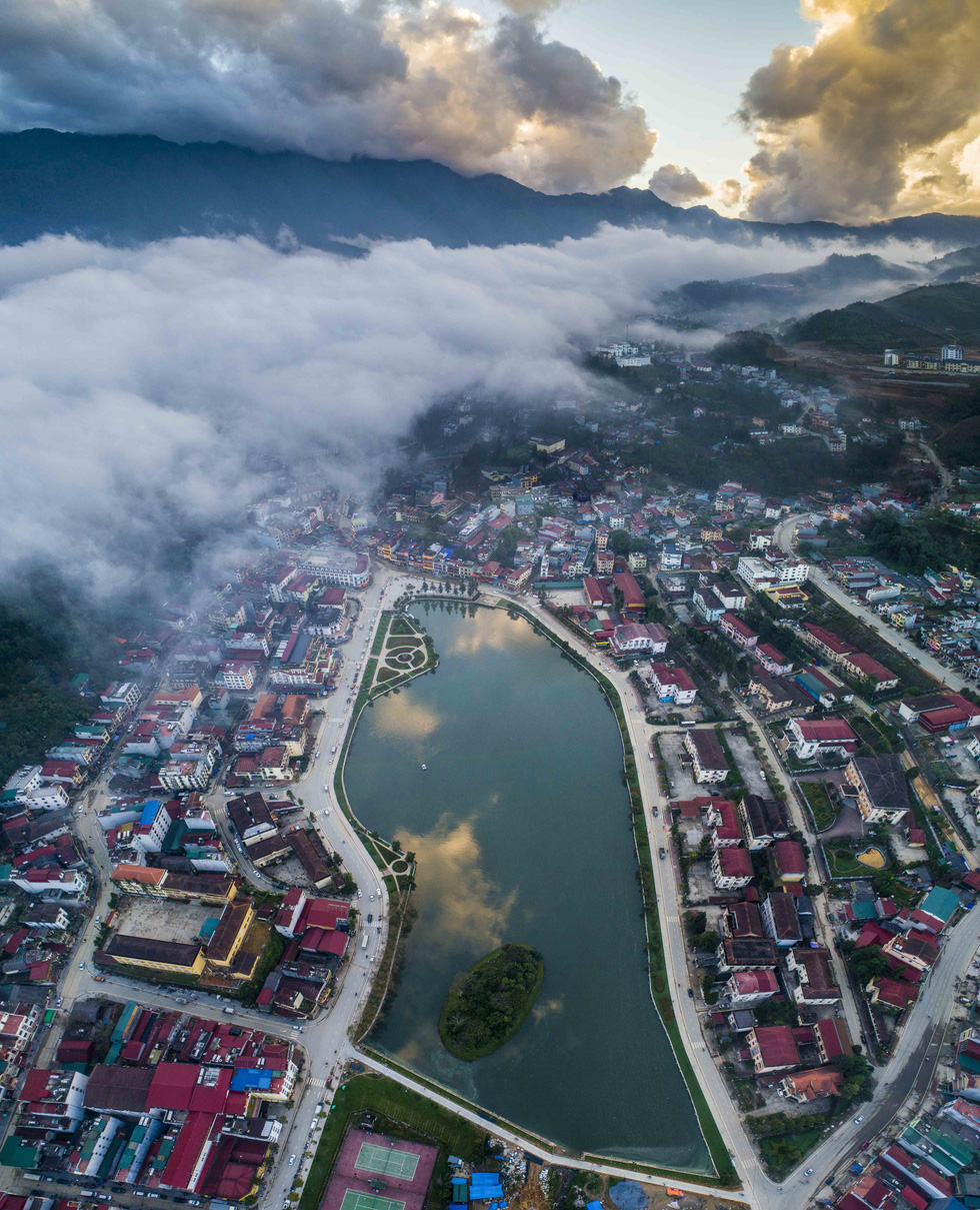 Mây luồn Sa Pa lúc hoàng hôn
