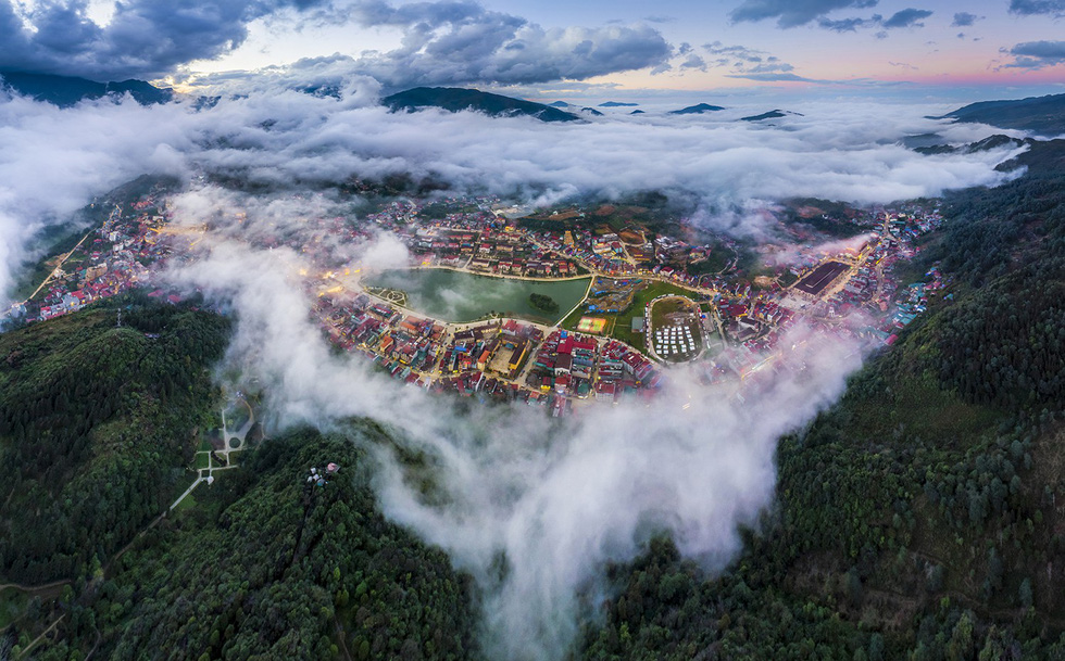 Đến núi Hàm Rồng săn mây luồn Sa Pa