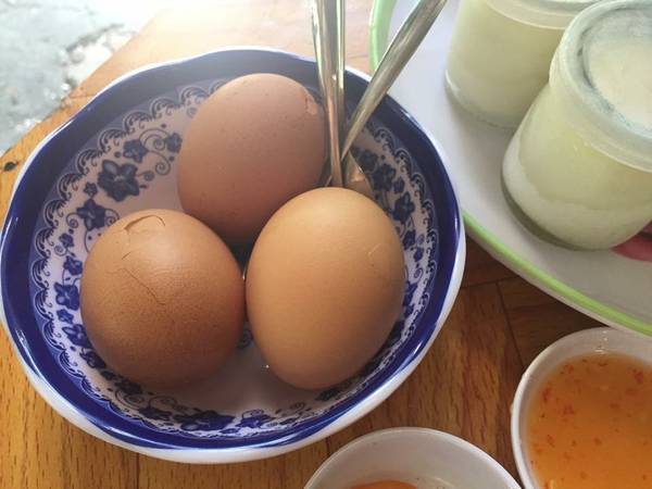 Trứng lòng đào ngon tại Yaourt Cô Tiên gần Hải đăng Vũng Tàu.