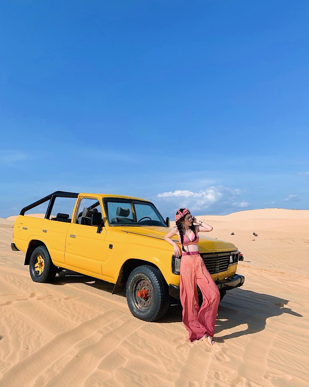 Khám phá đồi cát Bàu Trắng bằng xe jeep