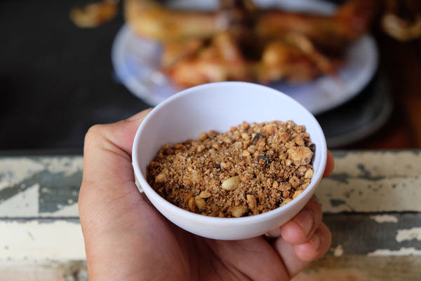 Muối lạc chấm gà nướng Pleiku
