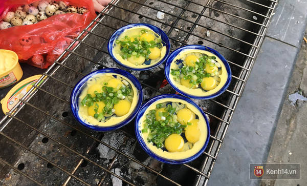 Đĩa trứng chén nướng Hà Nội với bơ và topping đa dạng