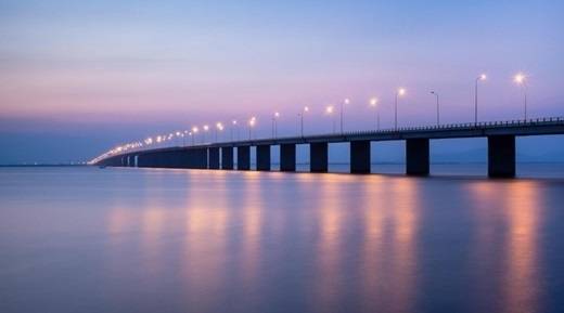 Cầu Thị Nại sẽ dắt bạn ra một khoảng không thoáng đãng để tạm quên đi cuộc sống bộn bề. (Nguồn: Internet)