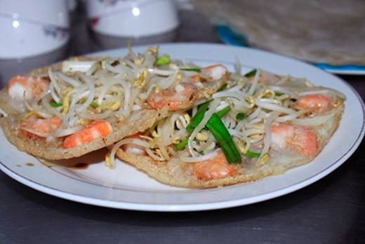 Chiếc bánh xèo đầy ắp tôm cực tươi làm tôi thòm thèm mỗi khi nhớ đến. (Nguồn: Internet)