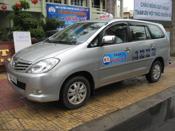 Dàn xe Taxi Quốc Tế tại Nha Trang