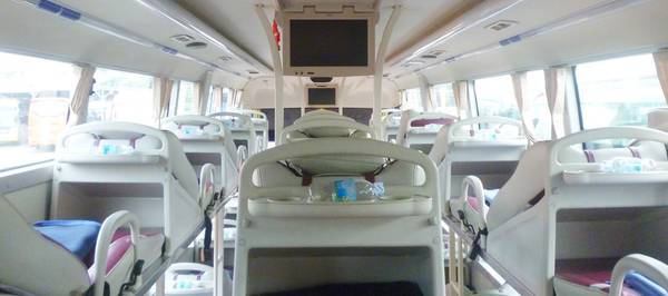 Nội thất bên trong xe Trà Lan Viên.