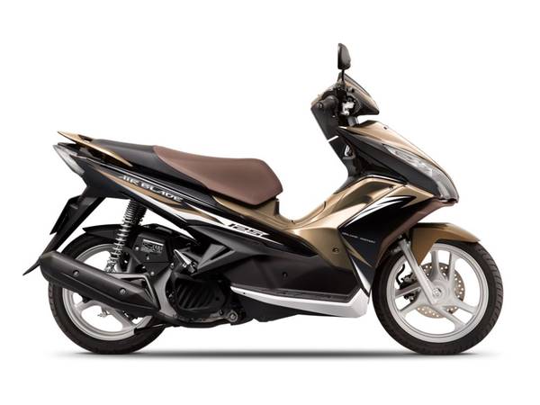 Airblade đen đồng 125cc giá 150.000 VND/ngày.