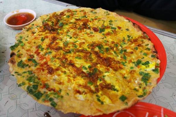 Bánh tráng nướng đặc sản không thể bỏ qua khi du lịch Đà Lạt