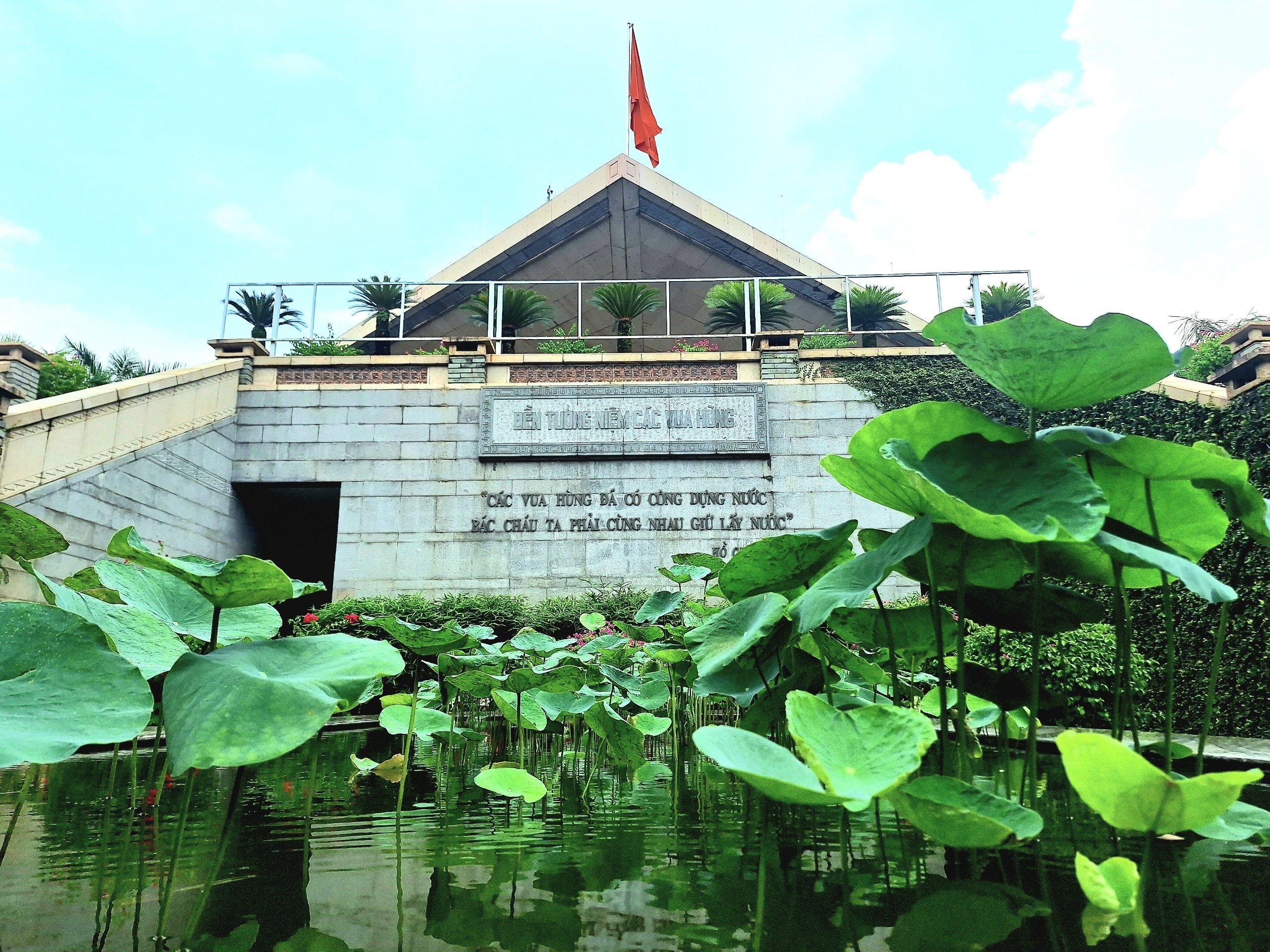 Kiến trúc tôn nghiêm của Đền tưởng niệm các Vua Hùng tại TP.HCM