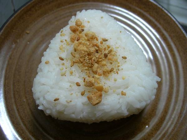 Cơm nắm muối vừng món ăn dân dã Hà Nội
