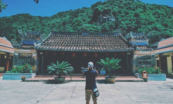 Nội thất chùa Hải Tạng