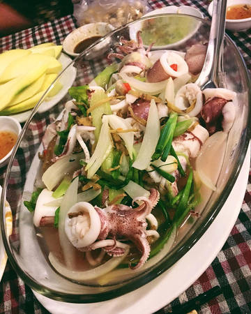 Không gian quán Hải sản Cây Dừa buổi tối