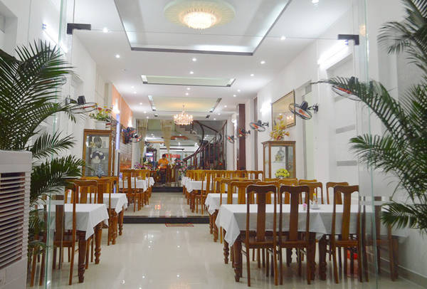 Không gian quán Cơm Lee Niêu tại Quy Nhơn