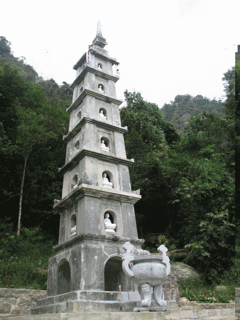 Tháp chùa Hồ Thiên tại di tích nhà Trần Đông Triều. Ảnh: Bảo tàng Quảng Ninh.