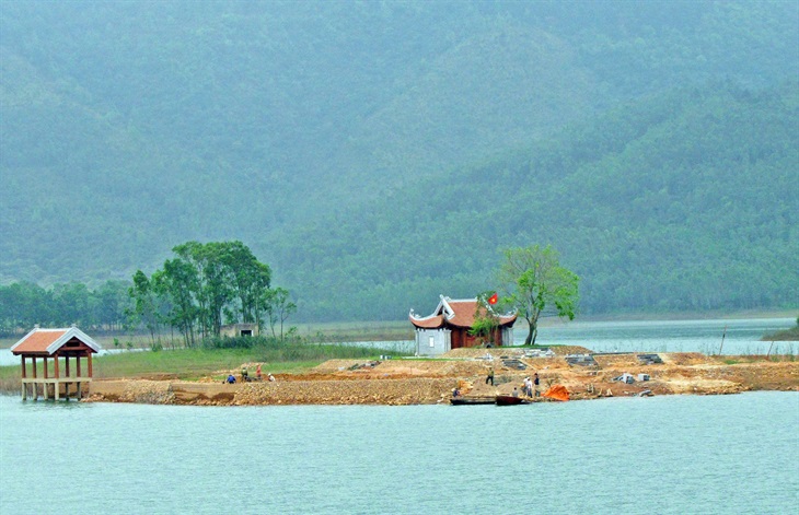 Đền Sinh, nơi thờ 8 vị vua Trần. Ảnh: Hải Ninh