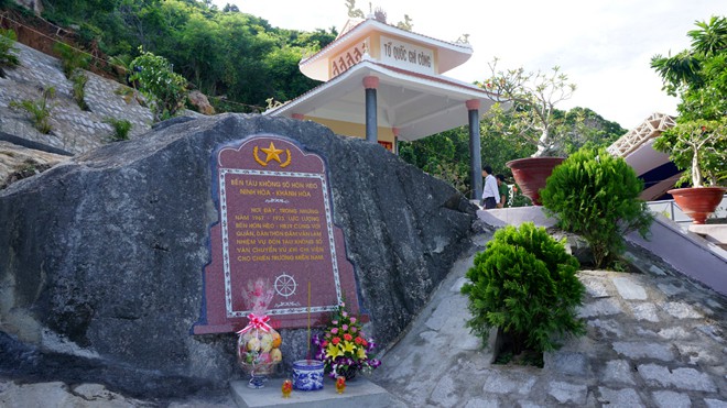 Di tích tàu không số C235 Di tích tàu không số C235 gần Gành Nhảy Ninh Vân