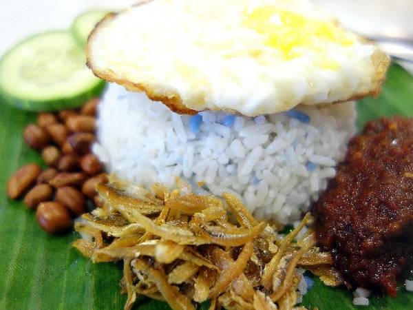 Nasi Lemak - món ngon Kuala Lumpur nổi tiếng