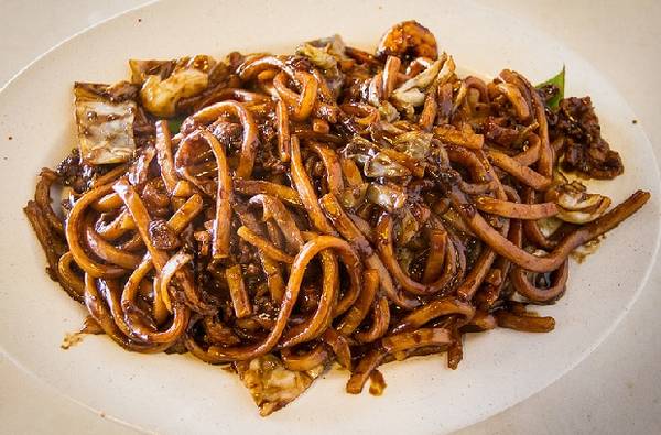 Bạn có thể tìm thấy món ăn này tại bất kỳ tiệm thức ăn đường phố nào ở Kuala Lumpur. Chỉ cần tìm một chỗ ngồi thoải mái, gọi nó ra và tận hưởng. Ảnh: Gokl.my