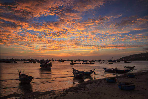 Bến thuyền Bãi trước