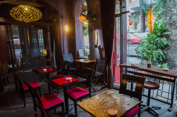 Quán bar Tadioto với lối thiết kế cổ điển, lạ mắt