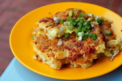 Bánh cà rốt trứ danh là món ăn không thể bỏ lỡ ở Singapore. Ảnh: WordPress