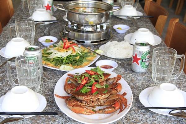 Lẩu cua biển tại quán lẩu Sài Gòn Phong Cua