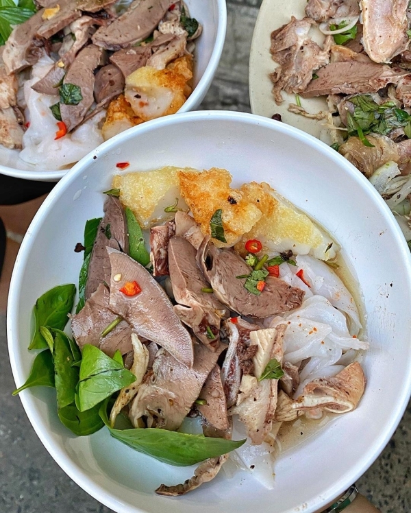 Bánh ướt lòng gà tại quán ăn lâu năm Đà Lạt