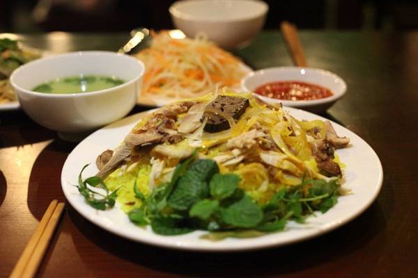Cơm gà Bà Buội quán ăn ngon Hội An từ những năm 50 của thế kỷ 20