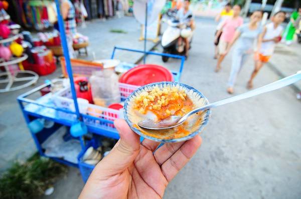 Bánh bèo món ăn ngon Hội An được đặt trong chén nhỏ