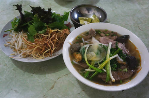 Bát bún bò Huế theo chân người dân Huế đi khắp mọi miền của đất nước và trở thành món ăn hấp dẫn thực khác. Ảnh: Diệu Huyền.