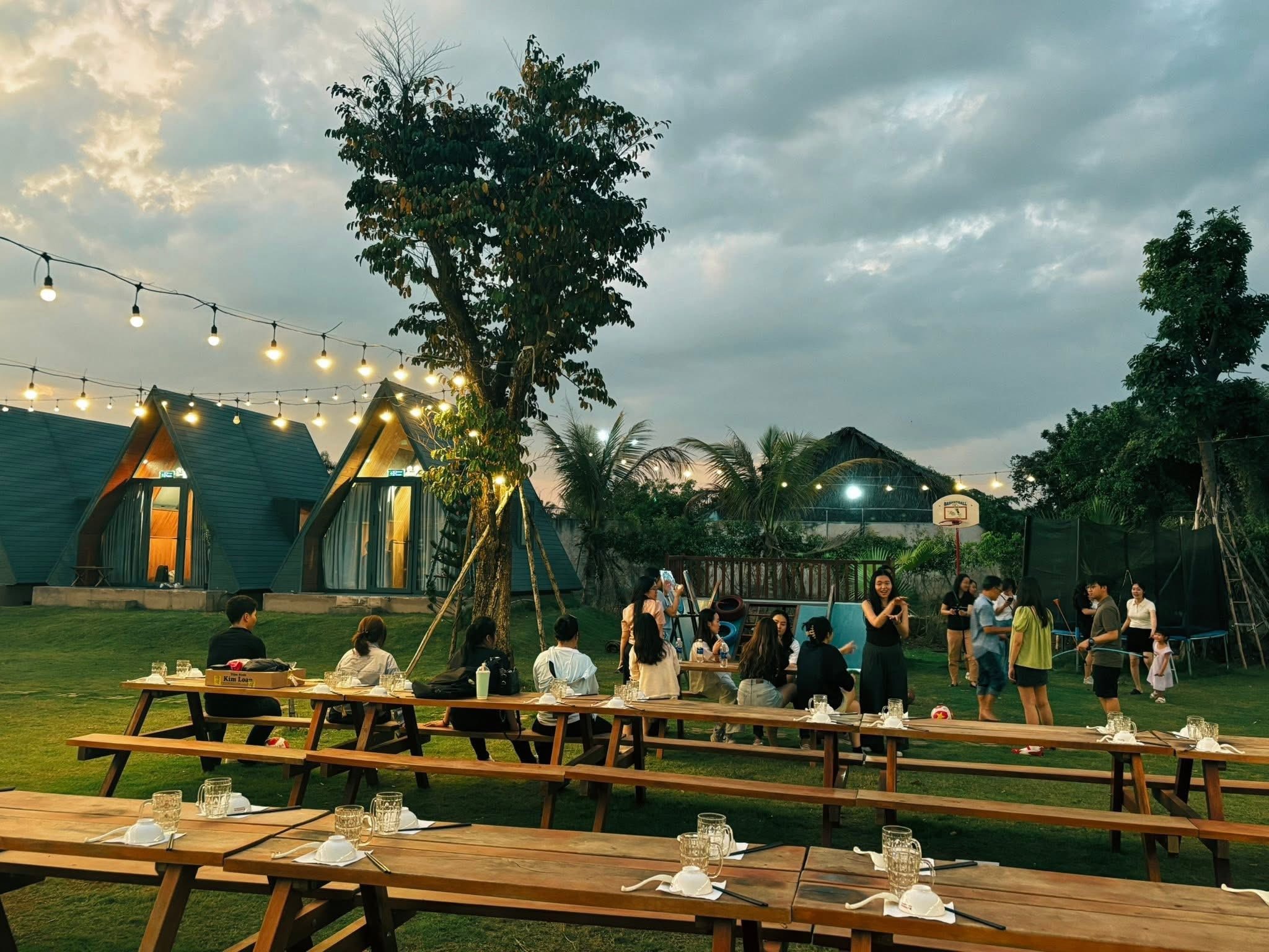 Tiệc nướng BBQ ấm cúng tại khu cắm trại gần Sài Gòn