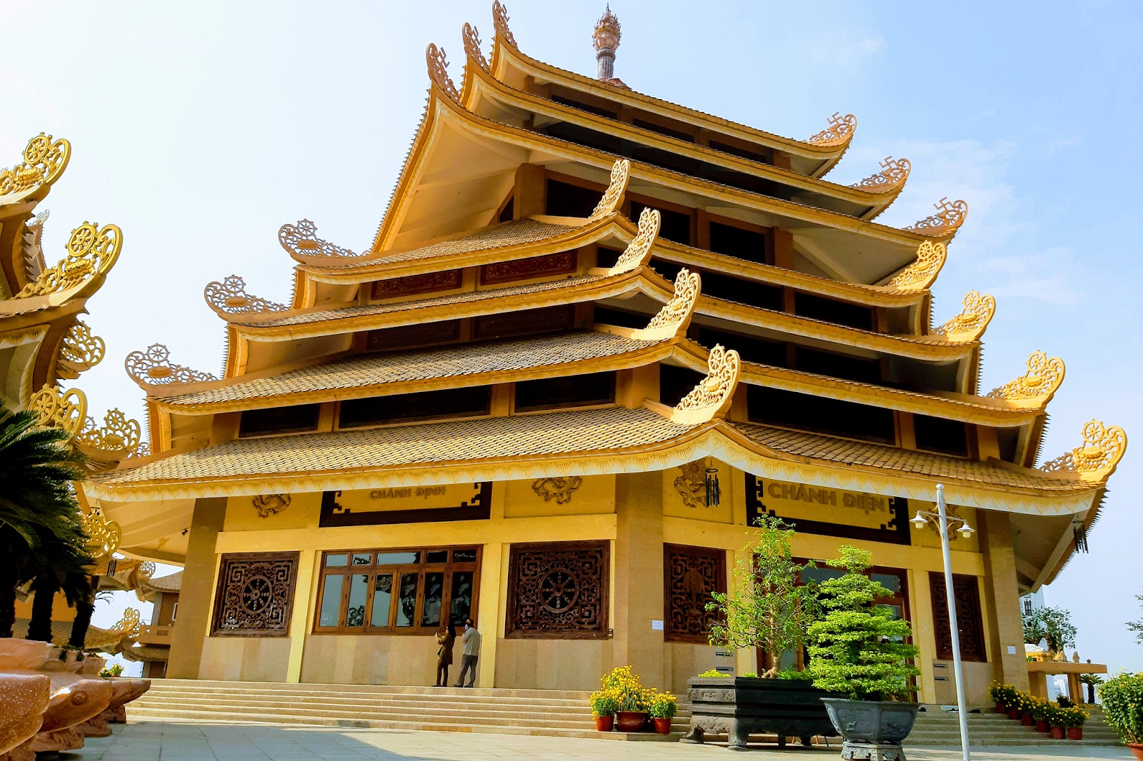 Tòa chánh điện uy nghiêm tại Pháp viện Minh Đăng Quang
