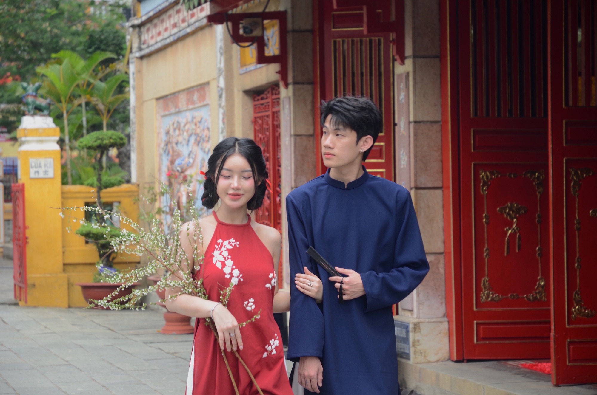 Chụp ảnh áo dài tại Lăng Ông Bà Chiểu