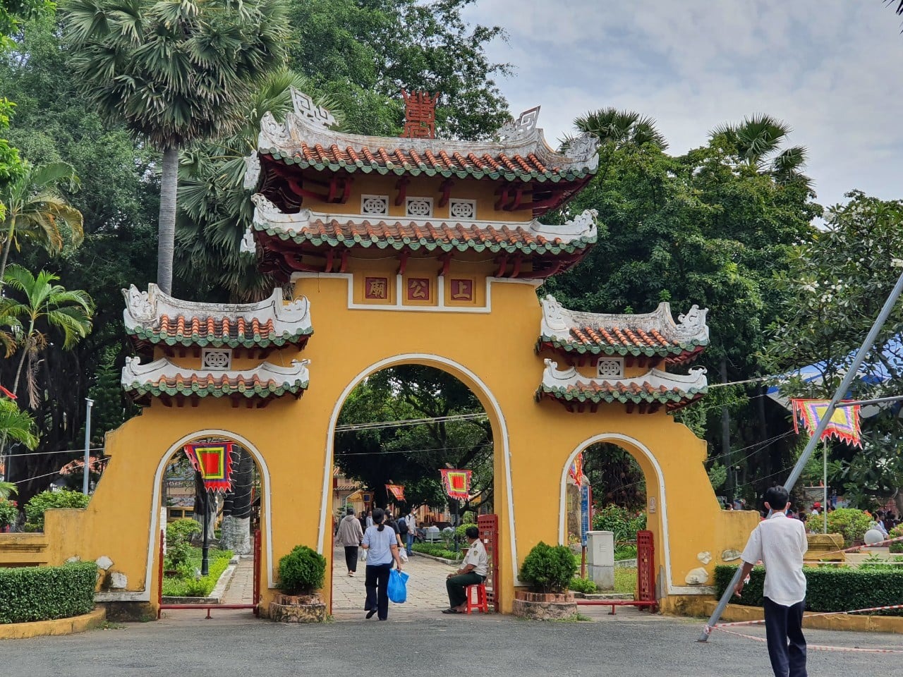Lăng Ông Bà Chiểu - Địa điểm chụp hình Tết tại TP.HCM cổ kính