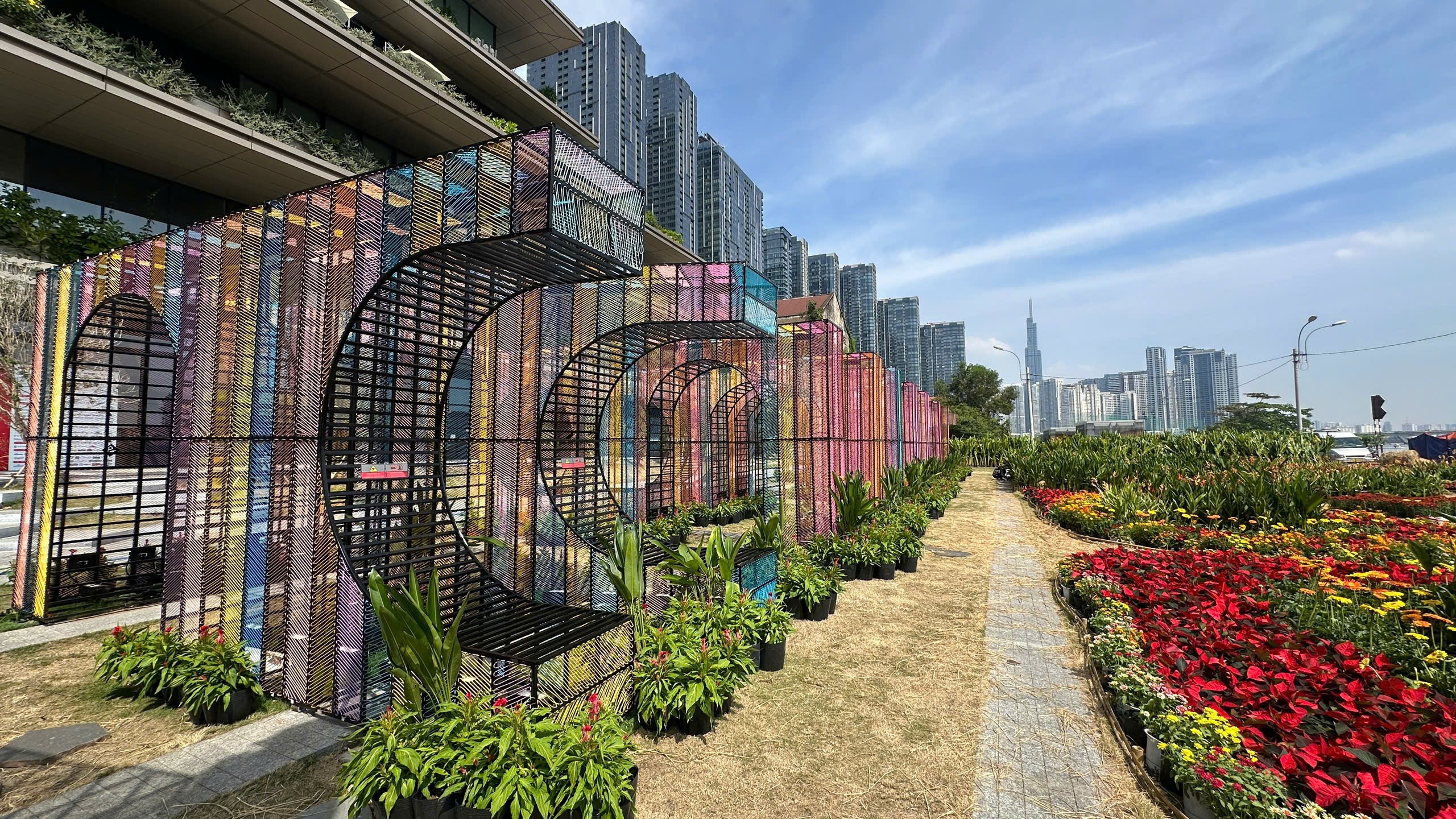 Vườn hoa Saigon Marina rực rỡ đón xuân