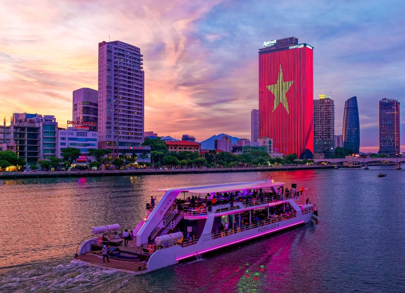 Du thuyền kết hợp ngắm cảnh và điểm ngắm pháo hoa Đà Nẵng đẹp