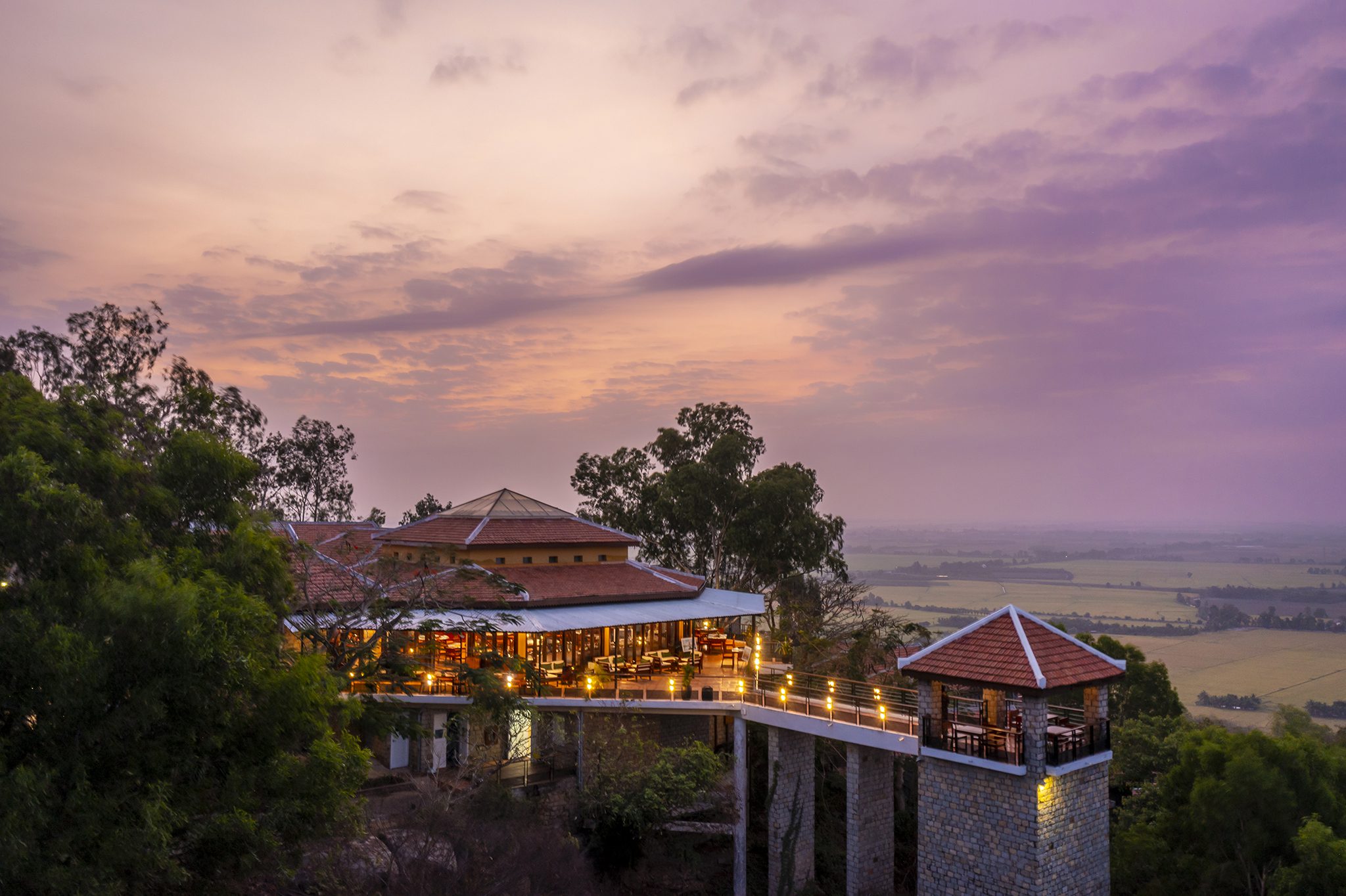 Khung cảnh Victoria Núi Sam Lodge