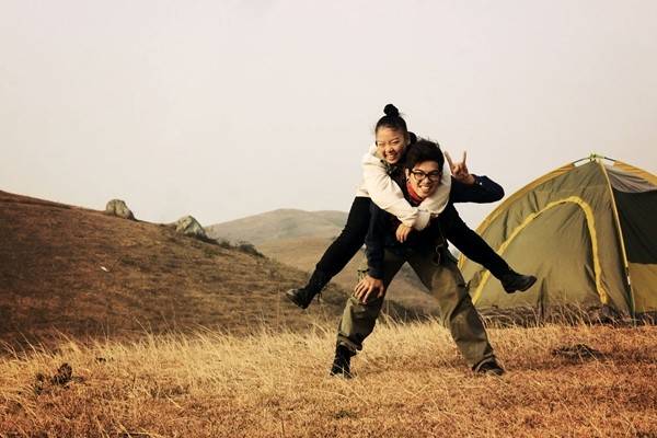 Dựng lều cắm trại tự túc giữa cao nguyên Đồng Cao lộng gió