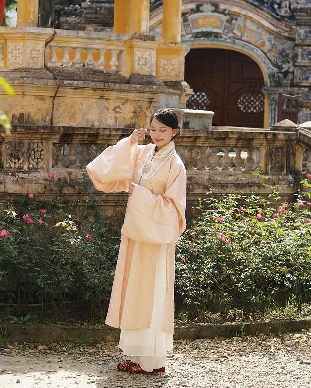 mặc cổ phục tại cung An Định Huế