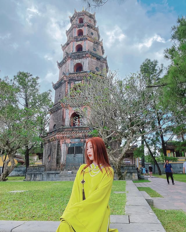 chụp ảnh cổ phục tại chùa Thiên Mụ