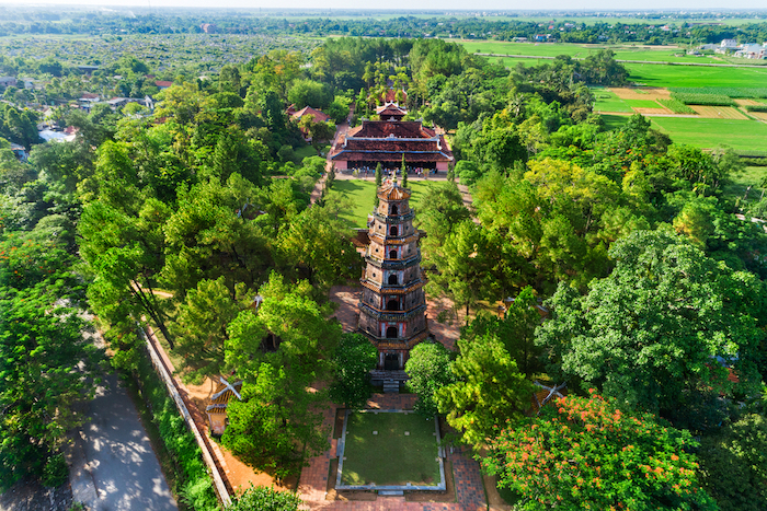 vẻ đẹp chùa Thiên Mụ bên dòng sông Hương