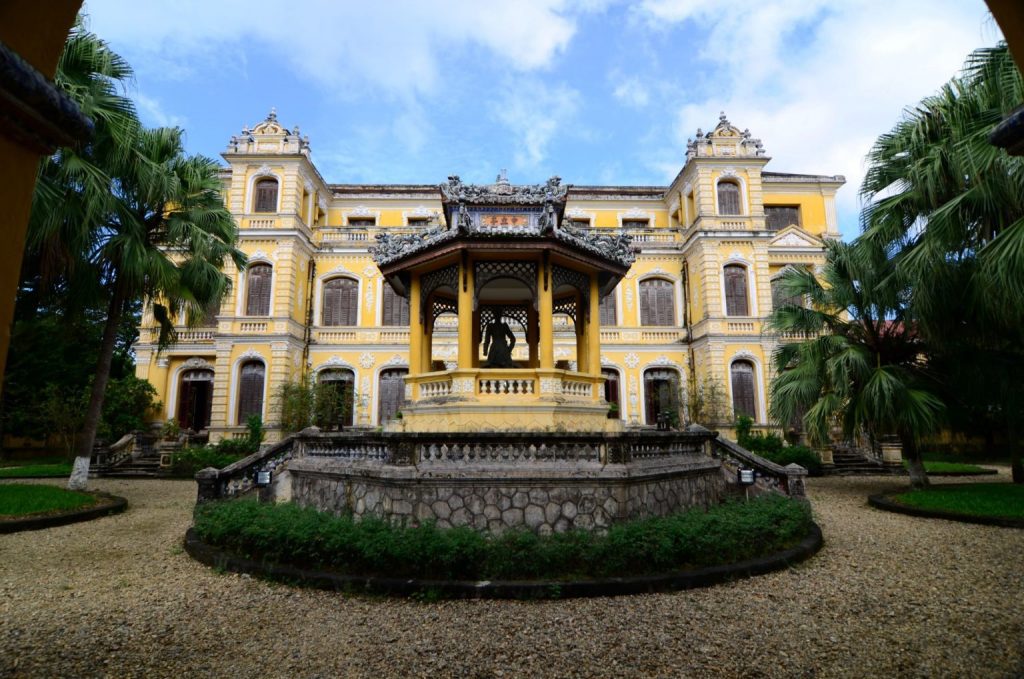 sảnh chính Khải Tường Lâu cung An Định