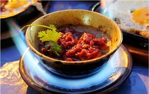 Bò quanh lửa hồng món ăn ngày mưa