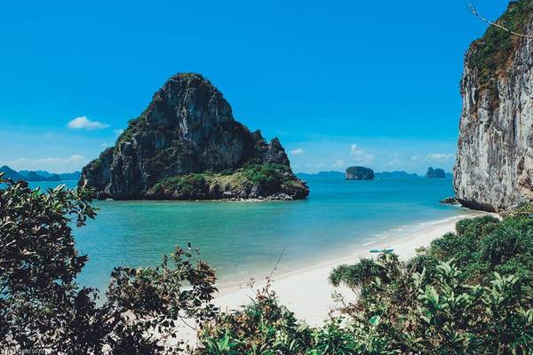Không gian xanh đảo Mắt Rồng du lịch Quảng Ninh