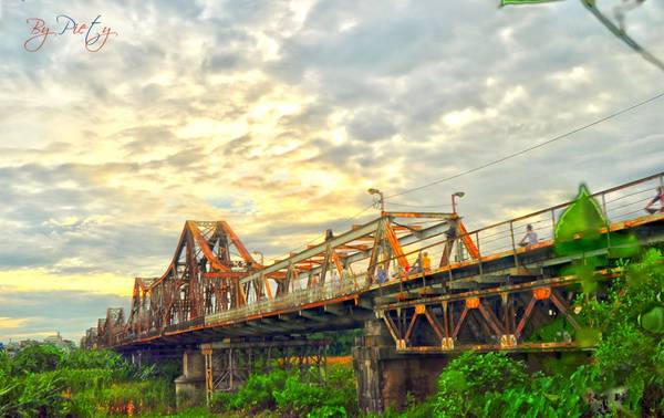 Cầu Long Biên cổ kính lãng mạn