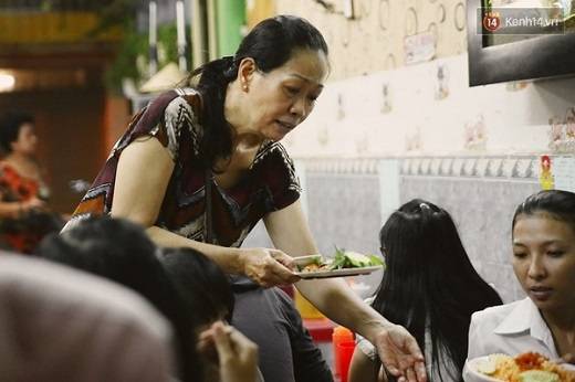 Chủ quán 47 - nhân vật đặc biệt trong danh sách quán ăn lập dị Sài Gòn