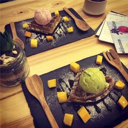 Bánh waffle không chỉ chất lượng mà còn cực kì hút mắt, đúng “tiền nào của nấy” nhé.(Ảnh: Internet)