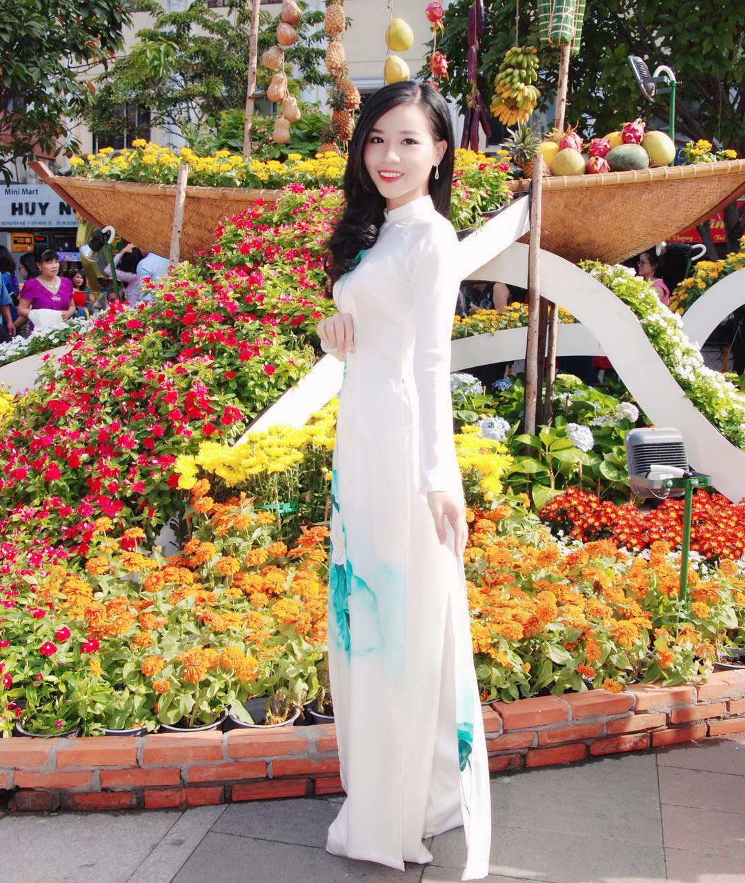 Đường hoa Nguyễn Huệ điểm sống ảo Sài Gòn