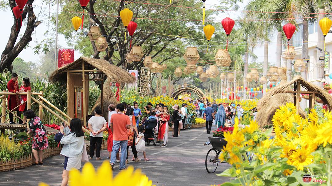 Đường hoa Phú Mỹ Hưng điểm sống ảo Sài Gòn