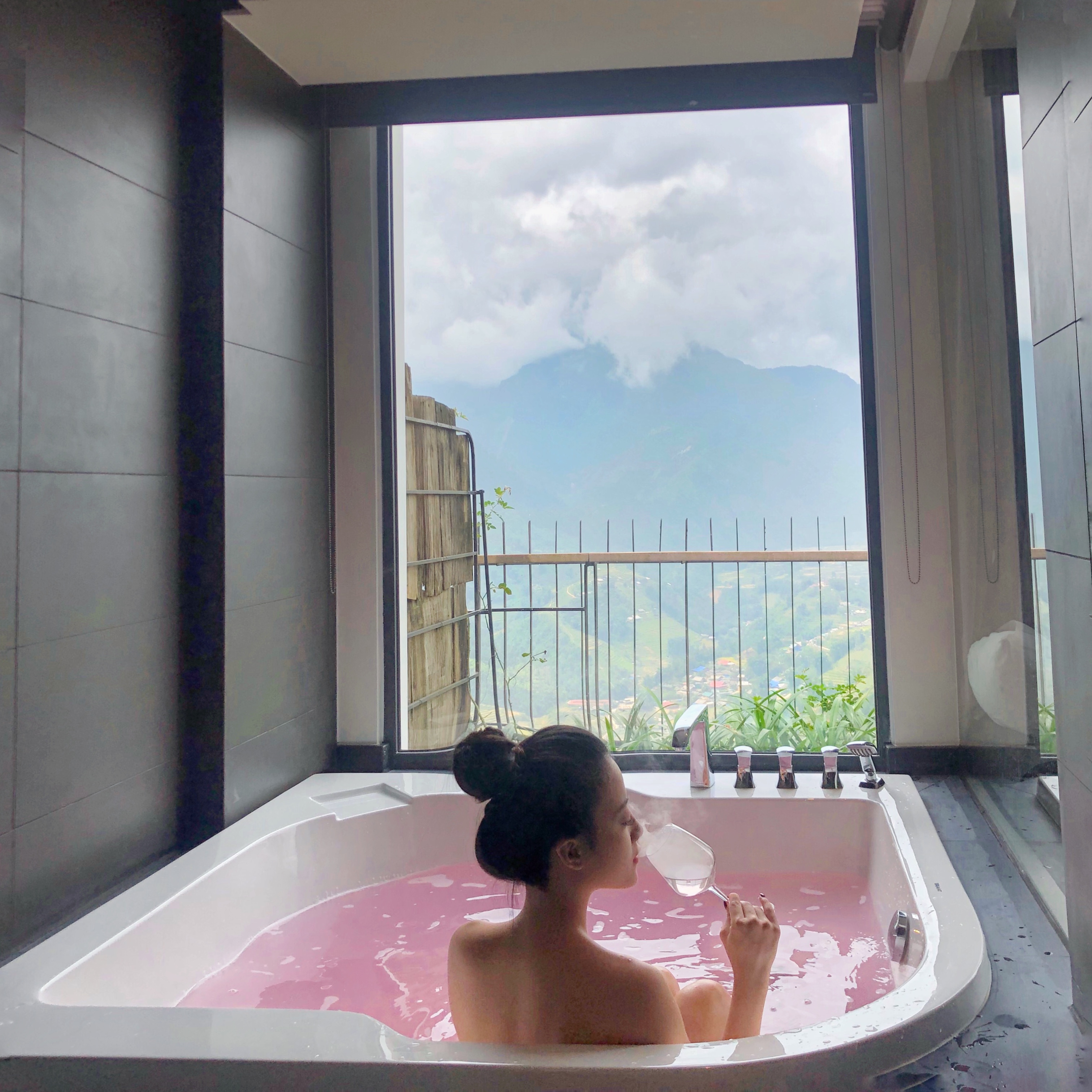 Hồ bơi trong nhà tại khách sạn Sapa 5 sao Pao’s Sapa Leisure